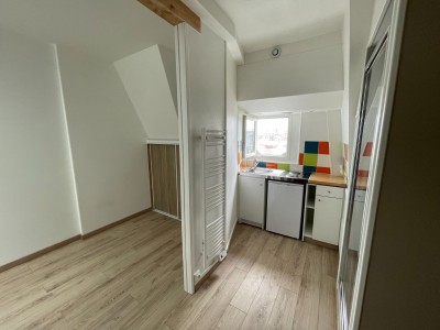 studio au dernier tage A VENDRE - PARIS 17EME ARRONDISSEMENT - 17 m2 - 190995€