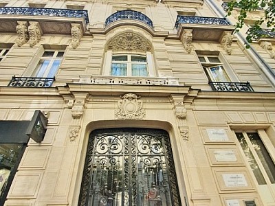 STUDIO A LOUER - PARIS 16EME ARRONDISSEMENT - 44.9 m2 - 1515€ charges comprises par mois