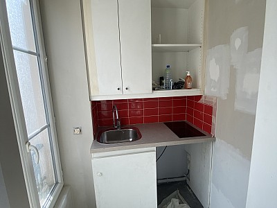 STUDIO A LOUER - PARIS 7EME ARRONDISSEMENT - 19.55 m2 - 877,83 &euro; charges comprises par mois