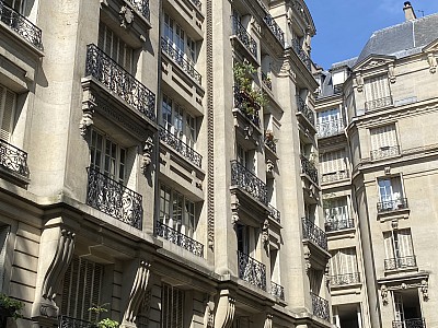 APPARTEMENT T2 A LOUER - PARIS 17EME ARRONDISSEMENT - 46 m2 - 1 506 &euro; charges comprises par mois