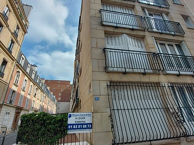 PARKING A LOUER - PARIS 17EME ARRONDISSEMENT - 130,76 &euro; charges comprises par mois