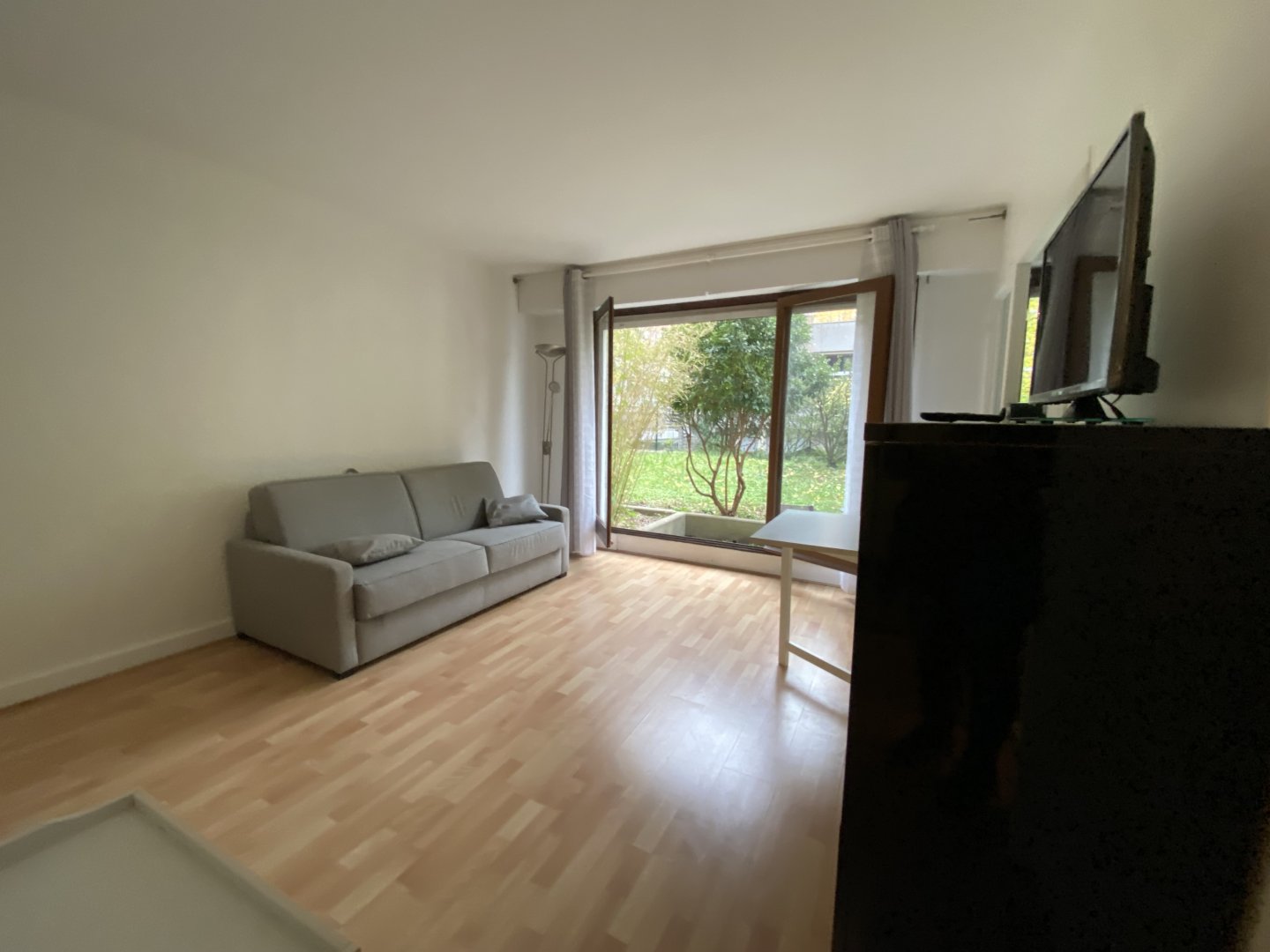 APPARTEMENT T1 A LOUER - PARIS 11EME ARRONDISSEMENT - 28.03 m2 - 1 190 € charges comprises par mois