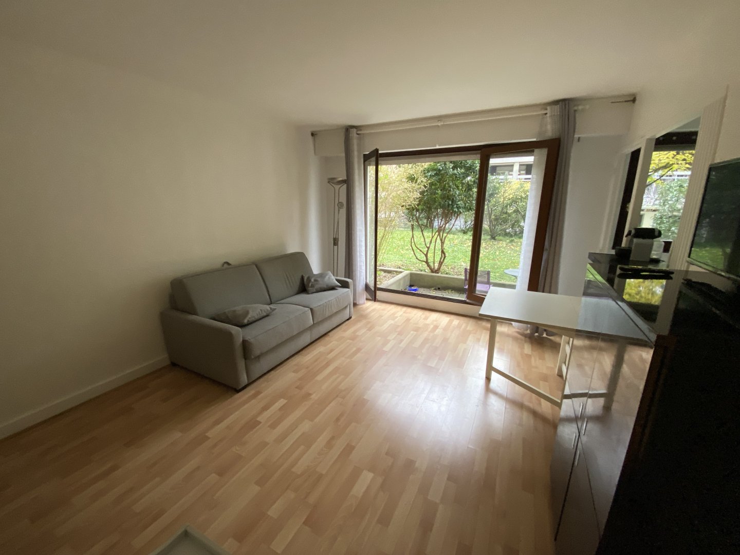 APPARTEMENT T1 A LOUER - PARIS 11EME ARRONDISSEMENT - 28.03 m2 - 1 190 € charges comprises par mois