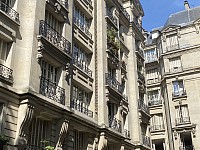 APPARTEMENT T2 A LOUER - PARIS 17EME ARRONDISSEMENT - 46 m2 - 1 506 € charges comprises par mois